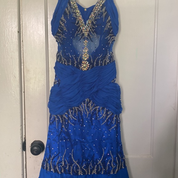 MNM COUTURE GOWN - Picture 4 of 8